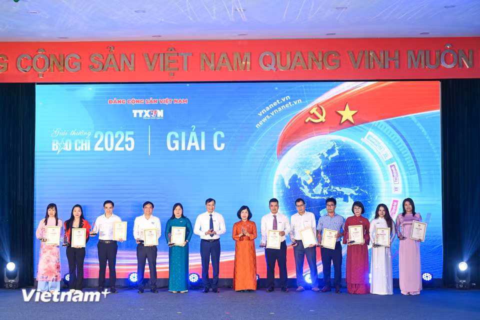 Giải Báo chí BET88 ✅ Link Trang Chủ Đăng Ký, Đăng Nhập BETT88 2026 năm 2025 đã phác họa một bức tranh toàn diện về nỗ lực đổi mới, tinh thần dấn thân và khát vọng bứt phá của đội ngũ những người làm báo Thông tấn. (Ảnh: Minh Sơn/Vietnam+)