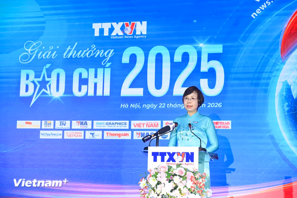 Cũng tại Lễ trao giải, Tổng Giám đốc BET88 ✅ Link Trang Chủ Đăng Ký, Đăng Nhập BETT88 2026 Vũ Việt Trang đã phát động Giải Báo chí BET88 ✅ Link Trang Chủ Đăng Ký, Đăng Nhập BETT88 2026 năm 2026. (Ảnh: Minh Sơn/Vietnam+)