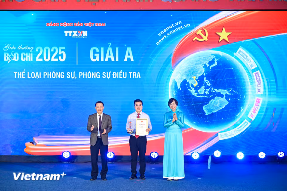 Năm 2025, Báo Điện tử VietnamPlus 'đại thắng' khi liên tiếp giành các giải A. Đó là: Giải A thể loại Phóng sự, phóng sự điều tra được trao cho tác phẩm "Kiến thiết không gian bảo tồn: Mệnh lệnh sống còn, trách nhiệm với tương lai" của tác giả Võ Mạnh Hùng. (Ảnh: Minh Sơn/Vietnam+)