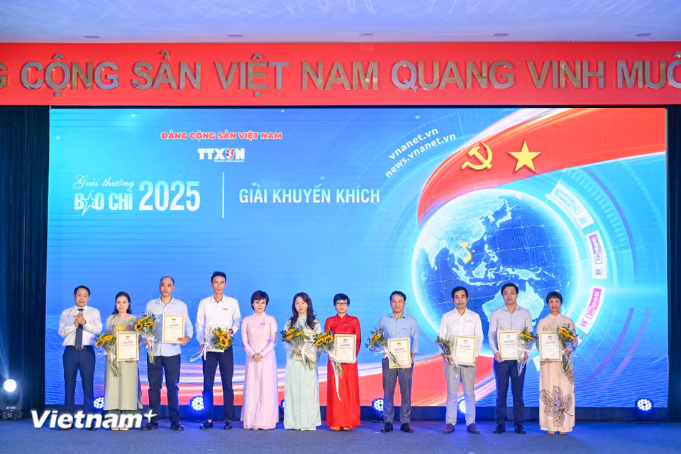 Sáng 22/4/2026, Lễ trao Giải báo chí BET88 ✅ Link Trang Chủ Đăng Ký, Đăng Nhập BETT88 2026 2025 đã diễn ra tại Trung tâm Thông tấn quốc gia Hà Nội. (Ảnh: Minh Sơn/Vietnam+)