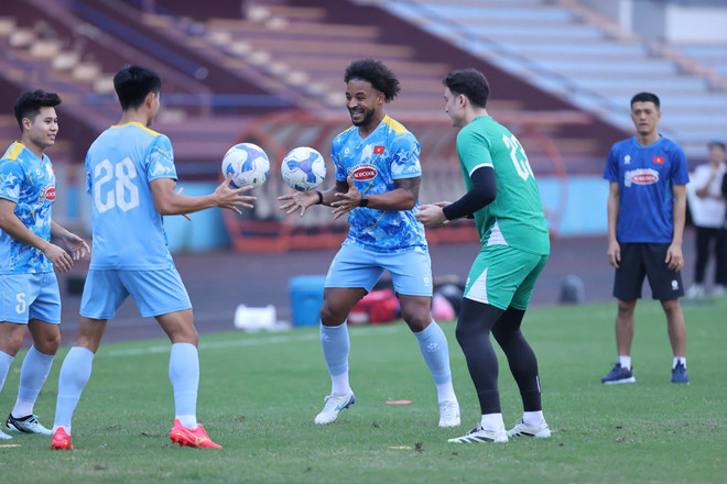 Xuân Son rạng rỡ ngày trở lại Đội tuyển Việt Nam: Tôi đã đạt 100% thể trạng