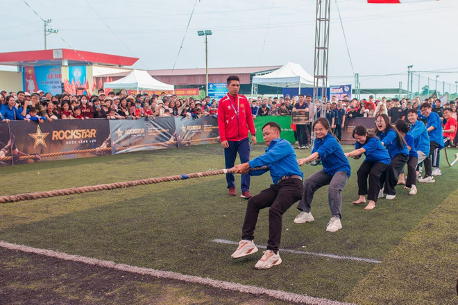 สถานที่สอบท้องถิ่นจัดขึ้นด้วยบรรยากาศที่คึกคักและ “ร้อนแรง” ไม่น้อยหน้ามหาวิทยาลัย (ภาพ: PV/Vietnam+)
