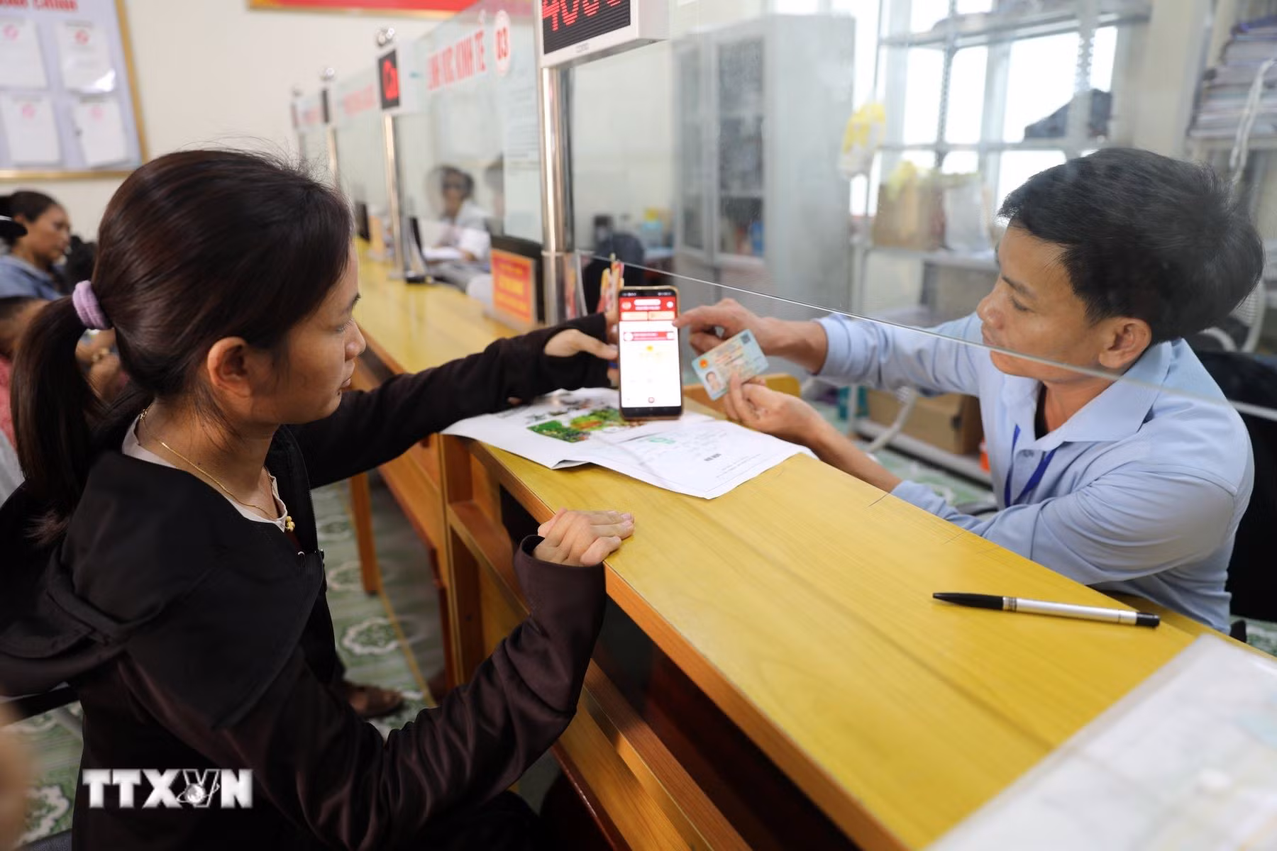 ttxvn-kiosk-ai-toan-trinh-dua-dich-vu-cong-den-gan-nguoi-dan-4.jpg