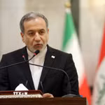 Ngoại trưởng Iran Seyed Abbas Araghchi trong cuộc họp báo tại thủ đô Baghdad, ngày 28/6/2026. (Ảnh: THX/TTXVN phát)