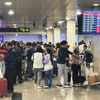 Sân bay Tân Sơn Nhất đón lượng khách đông trong ngày đầu làm việc năm mới. (Ảnh: PV/Vietnam+)