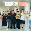 Những hành khách trên đường bay mới kết nối Hà Nội và Tây An (Trung Quốc) của Vietjet. (Ảnh: PV/Vietnam+)
