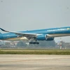 Máy bay Vietnam Airlines cất, hạ cánh tại một sân bay nước ta. (Ảnh:Vietnam+)