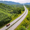 VEC thực hiện đầu tư mở rộng Dự án đường cao tốc Nội Bài-Lào Cai đoạn Yên Bái-Lào Cai trong quý 4 năm nay. (Ảnh: PV/Vietnam+)