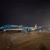 Tàu bay của Vietnam Airlines để thực hiện chuyến bay chở đoàn cứu hộ Việt Nam sang Venezuela. (Ảnh: PV/Vietnam+)