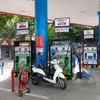 Bộ Công Thương yêu cầu tăng cường năng lực sản xuất trong nước, đa dạng hóa nguồn cung xăng, dầu. (Ảnh: CTV/Vietnam+) 