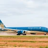 Chuyến bay hàng không dân dụng đầu tiên do Vietnam Airlines thực hiện đã hạ cánh thành công xuống Sân bay Long Thành. (Ảnh: PV/Vietnam+)