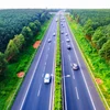 Phương tiện lưu thông trên tuyến đường cao tốc Thành phố Hồ Chí Minh - Long Thành - Dầu Giây. (Ảnh: PV/Vietnam+)