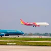 Máy bay của các hãng hàng không cất, hạ cánh tại một sân bay nước ta. (Ảnh: Việt Hùng/Vietnam+)