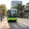 Một tuyến xe buýt điện của VinBus đi vào khu vực Vành đai 1, thành phố Hà Nội. (Ảnh: PV/Vietnam+)