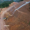 Nhà thầu thi công Dự án đường Hồ Chí Minh đoạn Chợ Chu-Ngã ba Trung Sơn đoạnqua tỉnh Tuyên Quang. (Ảnh: Khánh Hùng/Vietnam+)