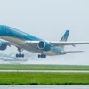 Máy bay của Vietnam Airlines cất cánh tại Cảng Hàng không quốc tế Nội Bài. (Ảnh: PV/Vietnam+)