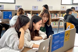 Sinh viên “cắt càphê” để thích ứng trong thời buổi "bão giá"