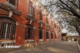 Ghé thăm Trường Quốc học Huế: Tượng đài kiến trúc cổ kính giữa lòng cố đô 