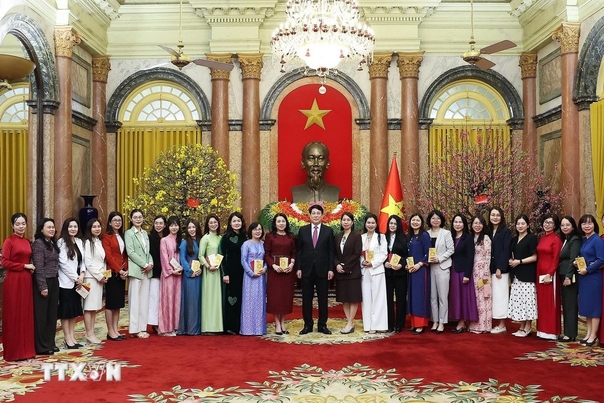 Chủ tịch nước Võ Văn Thưởng chúc Tết cán bộ Văn phòng Chủ tịch nước