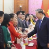 Tổng Bí thư Tô Lâm với các kiều bào tiêu biểu tham dự chương trình "Xuân quê hương" năm 2025. (Ảnh: Thống Nhất/TTXVN)