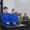 Hai bị cáo tại phiên xử. (Ảnh: Kim Anh/TTXVN)