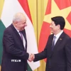 Chủ tịch nước Lương Cường và Tổng thống Hungary Sulyok Tamas chụp ảnh chung trước hội đàm. (Ảnh: Lâm Khánh/TTXVN)