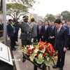 Chủ tịch nước Lương Cường đặt hoa tại Bia tưởng niệm Bác Hồ ở Đại lộ Hồ Chí Minh. (Ảnh: Lâm Khánh/TTXVN)