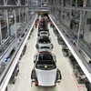 Xe điện Taycan được sản xuất tại nhà máy của hãng ôtô Porsche ở Stuttgart, Đức. (Ảnh: AFP/TTXVN)