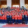 Thủ tướng Phạm Minh Chính với các vận động viên, huấn luyện viên và các chuyên gia Đoàn thể thao Việt Nam tham dự SEA Games 33. (Ảnh: Dương Giang/TTXVN)