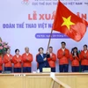 Thủ tướng Phạm Minh Chính trao cờ cho Đoàn thể thao Việt Nam tham dự SEA Games 33. (Ảnh: Dương Giang/TTXVN)