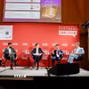 Ông Dzung Trần, Giám đốc FPT Software Europe (ngồi thứ hai từ phải) tại diễn đàn Vietnam Dialogue ở Frankfurt. (Ảnh: Phương Hoa/TTXVN)