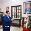 Thủ tướng Chính phủ Phạm Minh Chính dâng hương tưởng nhớ Chủ tịch Hội đồng Bộ trưởng Phạm Hùng, Thủ tướng Chính phủ Võ Văn Kiệt tại tư gia các đồng chí ở Thành phố Hồ Chí Minh. (Ảnh: Thống Nhất/TTXVN)