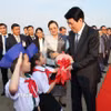 Chủ tịch nước Lương Cường tại sân bay quốc tế Wattay, thủ đô Vientiane, Lào. (Ảnh: Lâm Khánh/TTXVN)