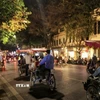 Du khách ngắm phố phường Hà Nội trên những chuyến xích lô. (Ảnh minh họa: Tuấn Anh/TTXVN)