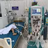 Các cháu nhỏ đang được cấp cứu, điều trị tại bệnh viện Nhi tỉnh Gia Lai sau khi bị ong vò vẽ đốt. (Ảnh: TTXVN phát)
