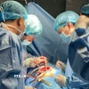 Ca phẫu thuật được các bác sĩ Bệnh viện Quân y 175 thực hiện ngay tại đặc khu Trường Sa. (Ảnh: TTXVN phát)