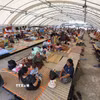 Người dân sơ tán tránh xung đột biên giới tại Buriram, Thái Lan ngày 28/7/2025. (Ảnh: THX/TTXVN)