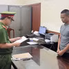 Cơ quan Cảnh sát điều tra công bố lệnh bắt tạm giam đối tượng Lê Văn Hải. (Ảnh: TTXVN phát)