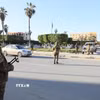 Binh sỹ gác trên đường phố tại Zawiya, Libya. (Ảnh: THX/TTXVN)