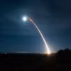 Vụ phóng thử tên lửa đạn đạo xuyên lục địa (ICBM) Minuteman III tại Căn cứ không quân Vandenberg, California, Mỹ ngày 5/2/2020. (Ảnh: AFP/TTXVN)