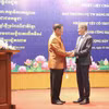 Đại sứ Việt Nam tại Vương quốc Campuchia Nguyễn Minh Vũ (phải) và Phó Chủ tịch CPP Samdech Krolahom Sar Kheng tại cuộc gặp thân mật. (Ảnh: Huỳnh Thảo/TTXVN)