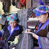 Hợp tác xã thêu dệt thổ cẩm Mông Style tạo thu nhập ổn định cho gần 50 phụ nữ tại huyện vùng cao Mù Cang Chải. (Ảnh: Đinh Thùy/TTXVN)