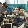 Lớp học Công nghệ ôtô của Trường Cao đẳng nghề Việt Nam-Singapore. (Ảnh: Anh Tuấn/TTXVN)