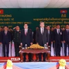 Thủ tướng Phạm Minh Chính và Thủ tướng Campuchia Hun Manet dự Lễ khai trương Cặp cửa khẩu quốc tế Tân Nam-Meun Chey. (Ảnh: Dương Giang/TTXVN)