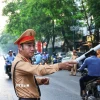 Lực lượng Cảnh sát giao thông thực hiện phân luồng. (Ảnh minh họa: Tuấn Anh/TTXVN)
