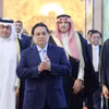 Thủ tướng Phạm Minh Chính tiếp Đại sứ UAE, Qatar và Saudi Arabia tại Việt Nam. (Ảnh: Dương Giang/TTXVN)