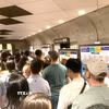 Người dân xếp hàng chờ lên tàu điện ngầm ở thủ đô Washington D.C. (Ảnh: Ngọc Quang/TTXVN)
