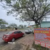 Các kiot giao dịch bất động sản hoạt động nhộn nhịp quanh khu vực Điện Nam-Điện Ngọc. (Ảnh: TTXVN phát)