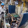 Lắp ráp điều hoà tại nhà máy của Tập đoàn Daikin Việt Nam, khu công nghiệp Thăng Long II, tỉnh Hưng Yên. (Ảnh: Vũ Sinh/TTXVN)