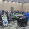 Các bị cáo nghe Tòa tuyên án. (Ảnh: Kim Anh/TTXVN)